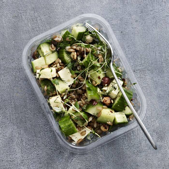 salat_hele_korn_agurk_nødder_friske_urter_lille.jpg